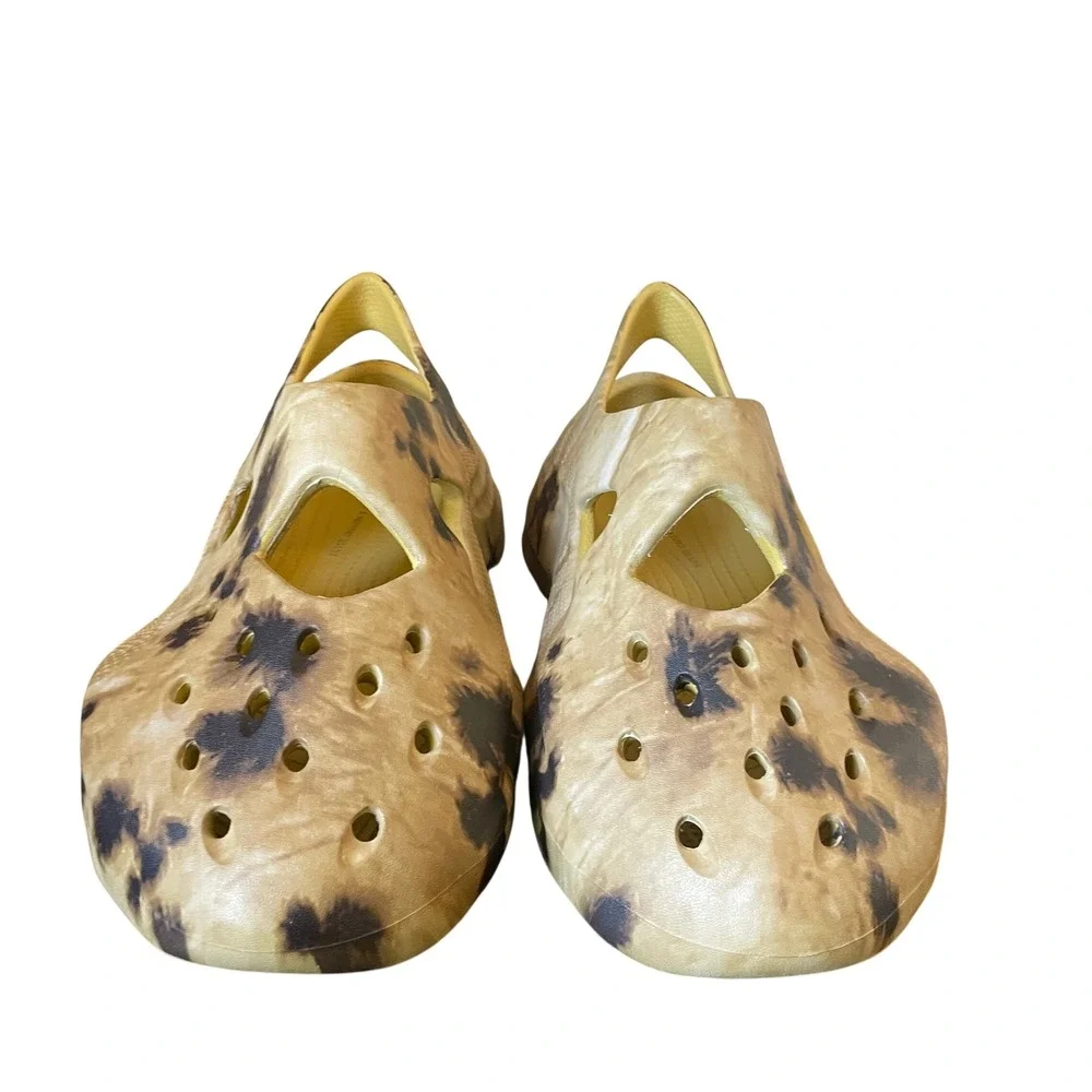 CROCS excellent see